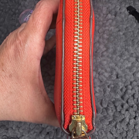 Tory Burch Vibrant Red Leather full size zip wallet - Picture 7 of 9